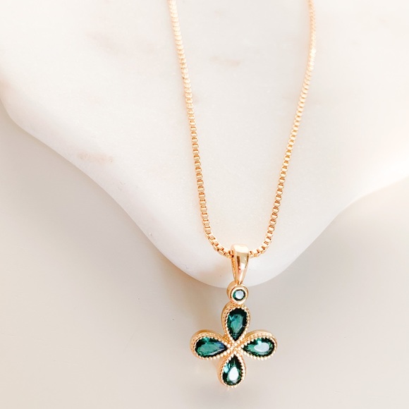 Four Leaf Clover Necklace | 14k Gold Filled - Picture 2 of 8